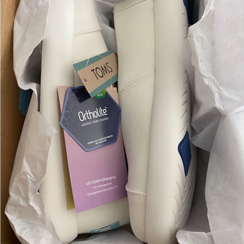 TOMS - Picture 5 of 6
